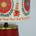 Samar Seramik Abajur – El Yapımı Suzani Desenli Kumaş Başlık - Görsel 3